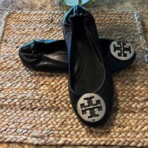 Beautiful Black Tory Burch Flats!